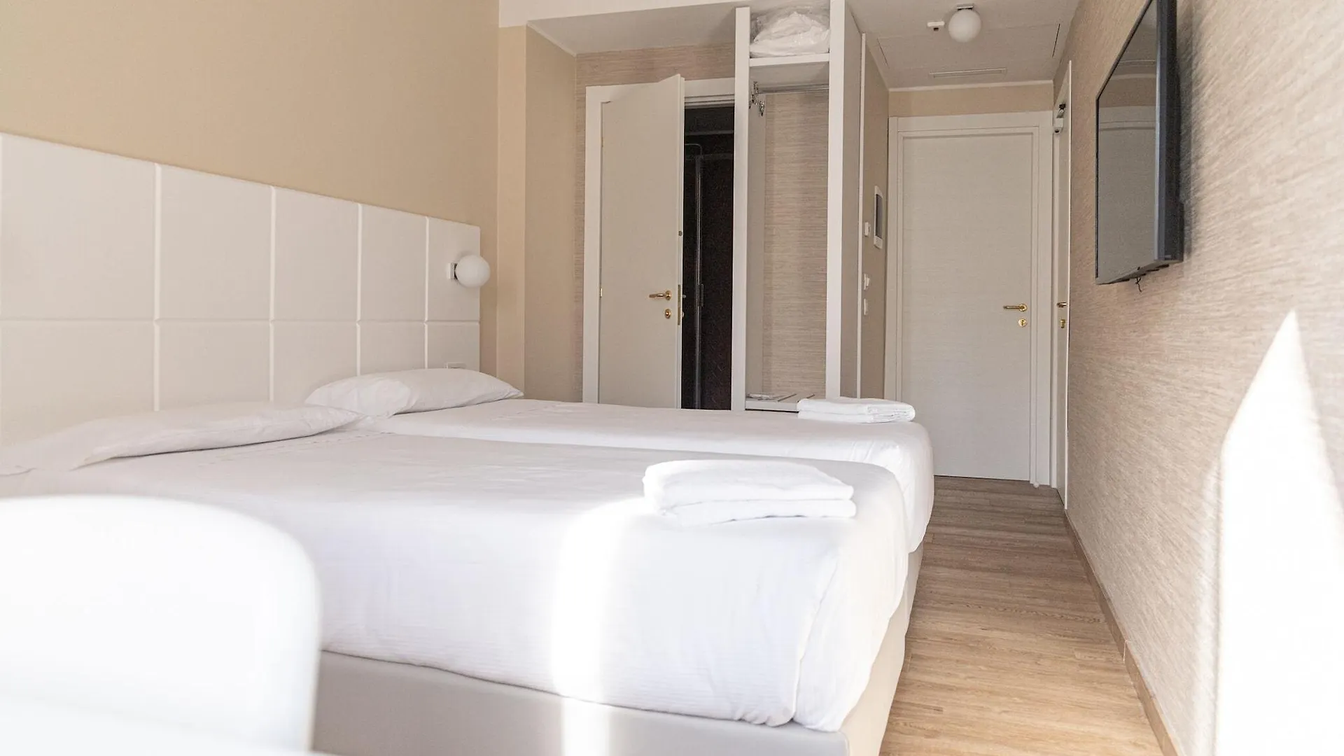 Hotel Boston Bari 4*,
